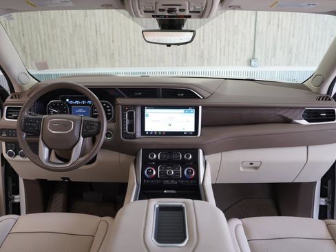 Used 2021 GMC Yukon Denali w/ Denali Premium Package AWD/4WD image 16