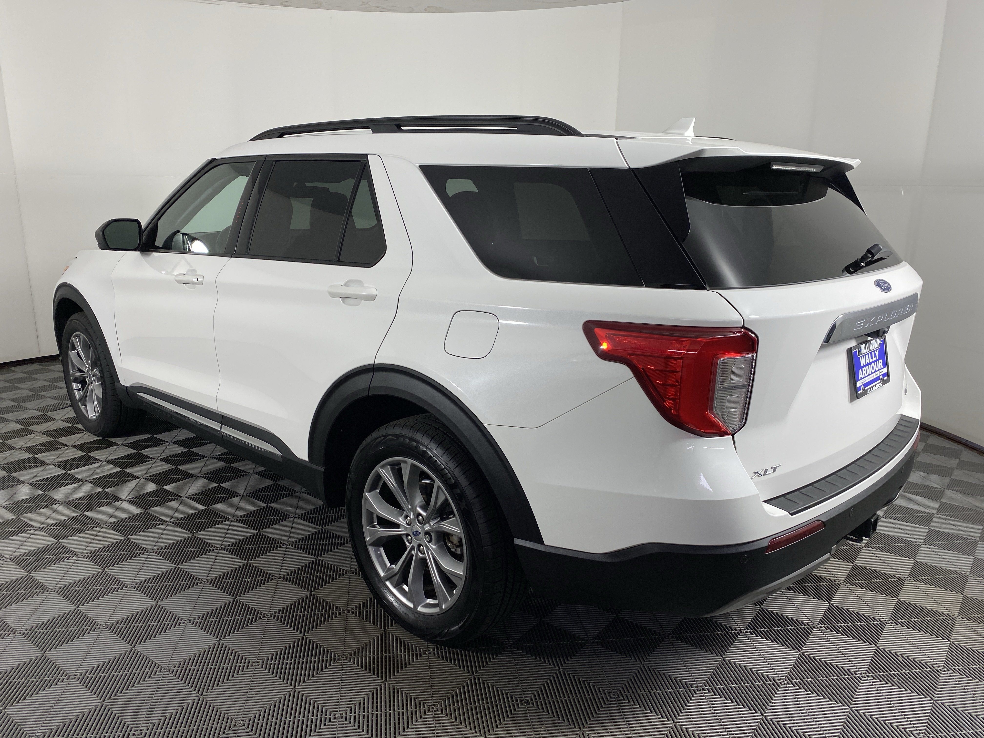 Used 2022 Ford Explorer XLT w/ Equipment Group 202A AWD/4WD image 11