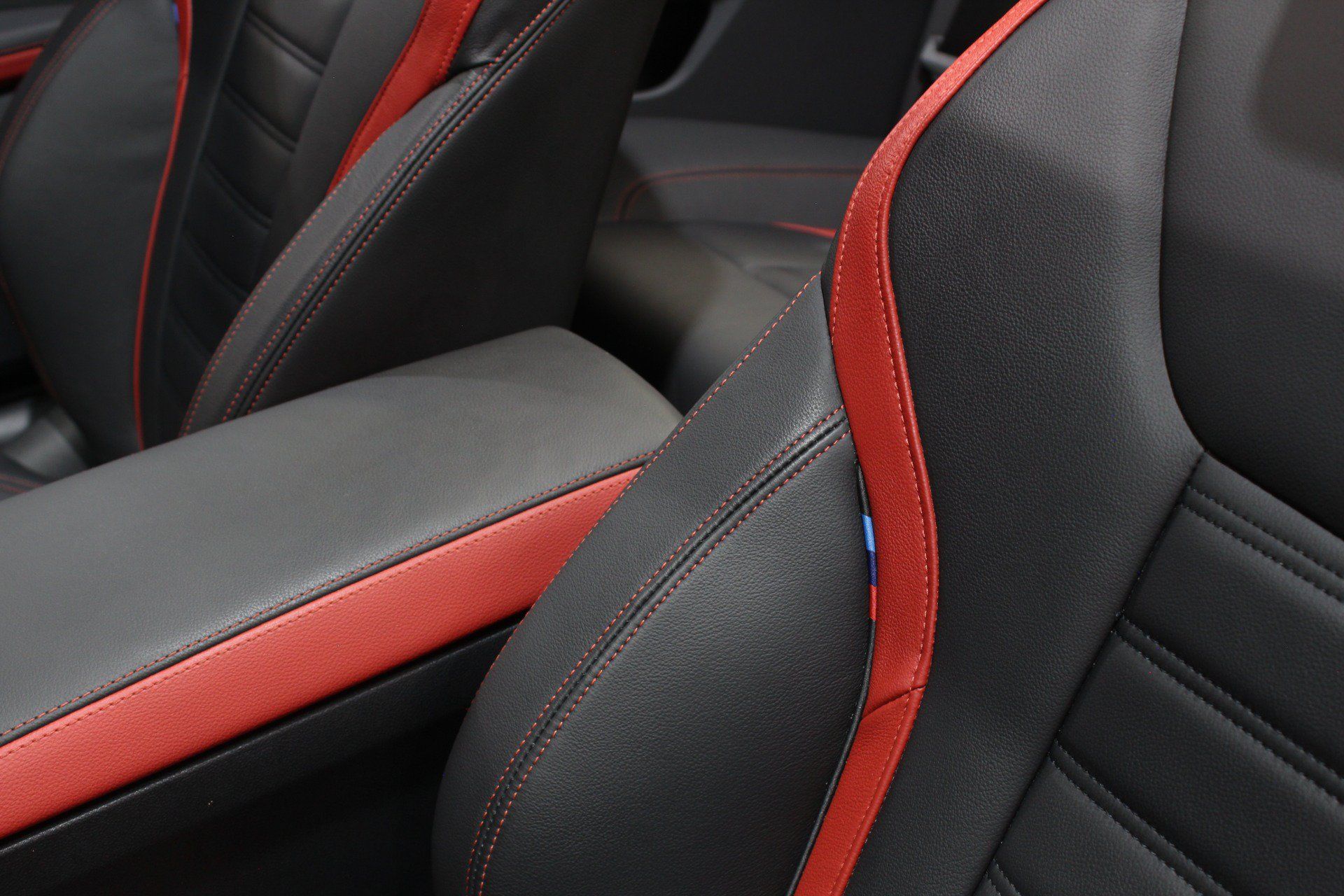 Used 2026 BMW M440i Convertible w/ Premium Package RWD image 36