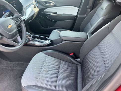 Used 2025 Chevrolet Trax LT FWD image 10