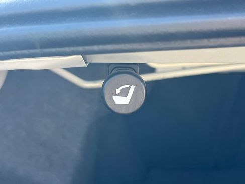 Used 2025 Nissan Altima 2.5 SV FWD image 9