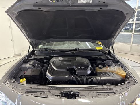 Used 2019 Chrysler 300 Touring w/ Sport Appearance Package RWD image 28