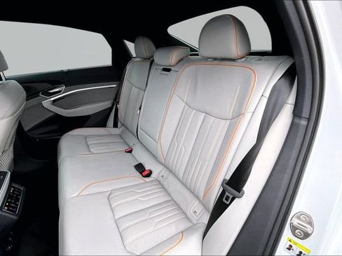 Used 2024 Audi Q8 e-tron Prestige AWD/4WD image 28