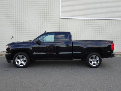 Used 2018 Chevrolet Silverado 1500 Custom w/ Custom Value Package AWD/4WD image 4