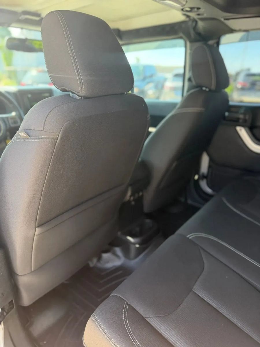 Used 2017 Jeep Wrangler Unlimited Sahara AWD/4WD image 17