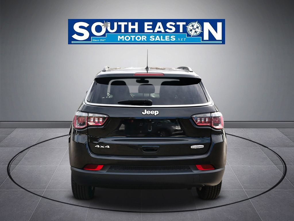 Used 2018 Jeep Compass Latitude w/ Cold Weather Group AWD/4WD image 6