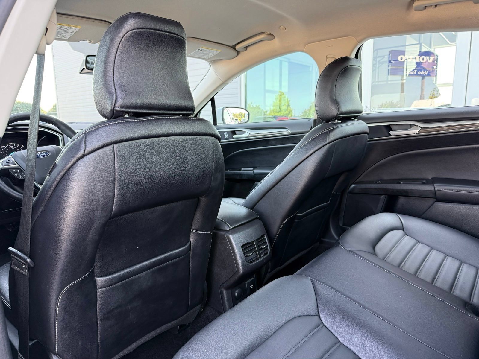 Used 2018 Ford Fusion SE w/ Equipment Group 602A FWD image 17