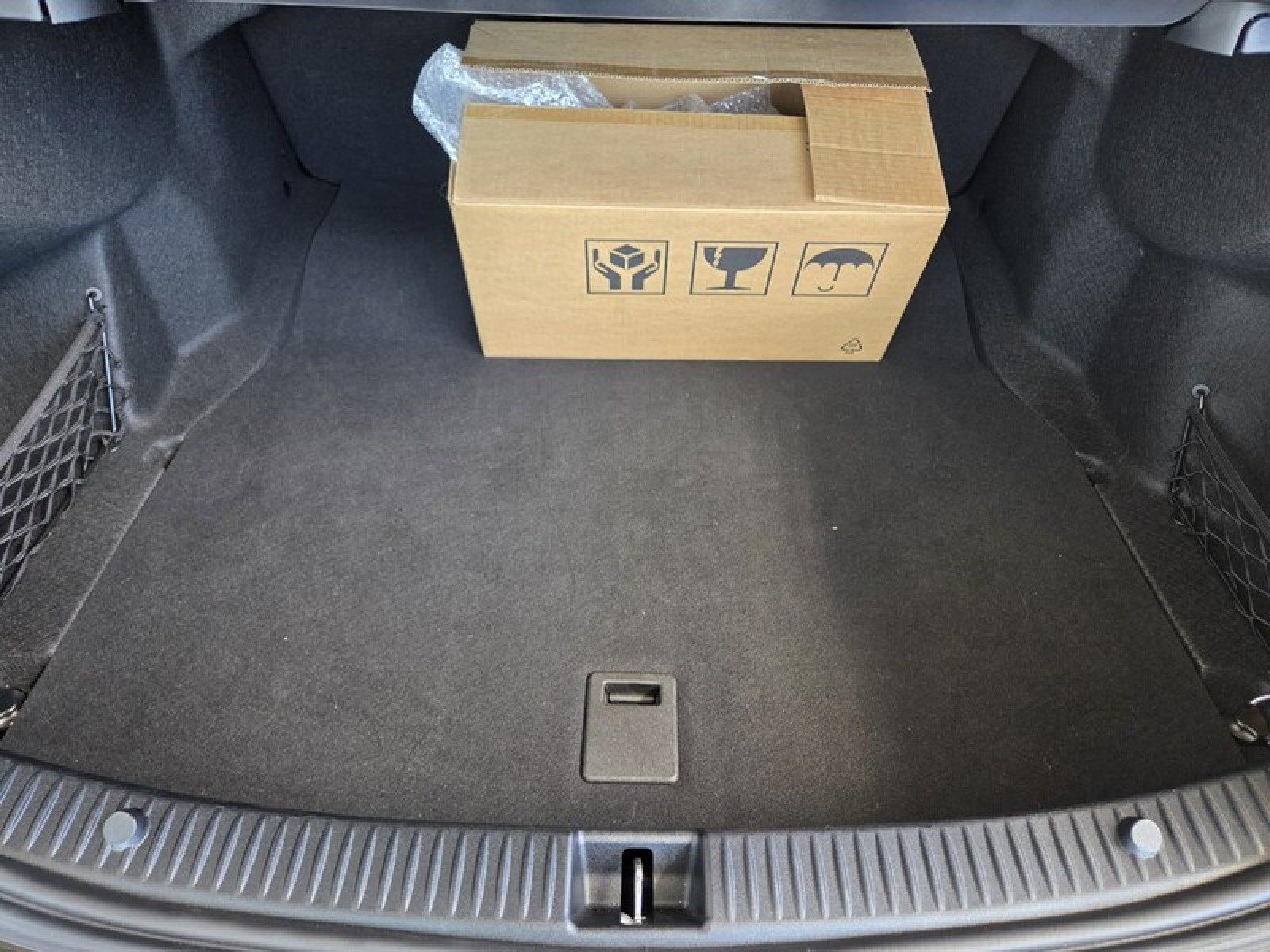 Used 2018 Mercedes-Benz C 300 Sedan image 17