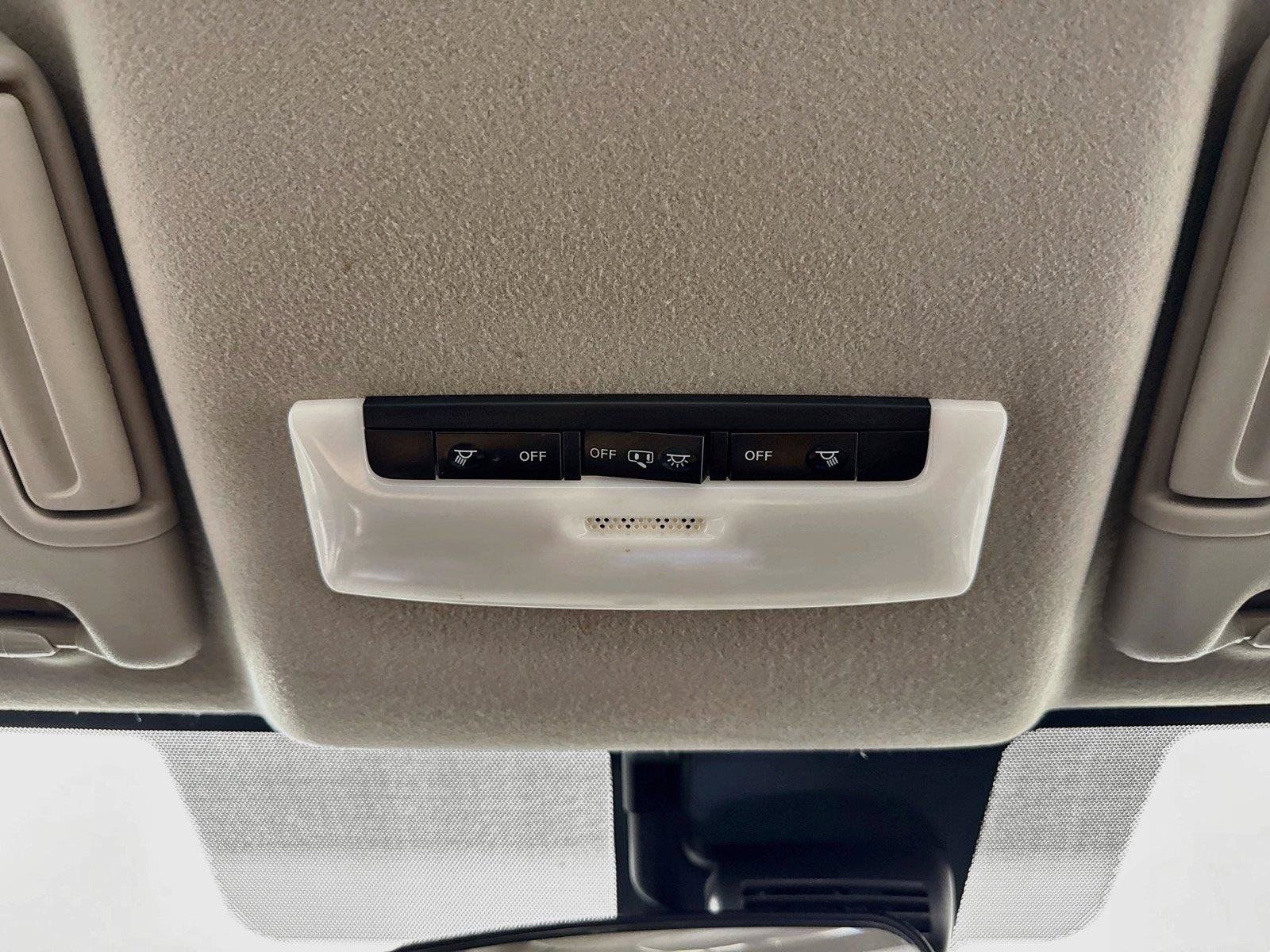 Used 2020 Nissan Versa S FWD image 6