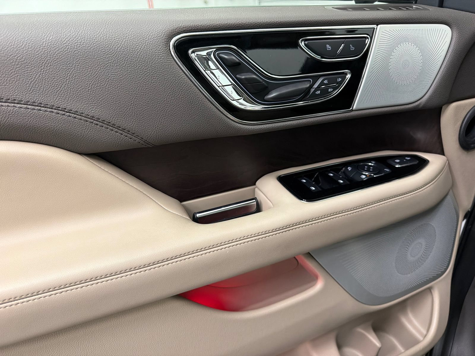 Certified 2023 Lincoln Navigator Reserve AWD/4WD image 35
