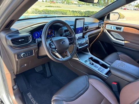 Used 2022 Ford Explorer King Ranch w/ Premium Technology Package image 6