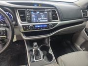 Used 2018 Toyota Highlander Plus FWD image 11