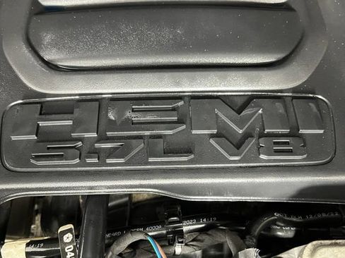 Used 2023 RAM 1500 Laramie AWD/4WD image 10