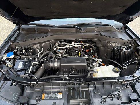 Used 2024 Ford Explorer XLT w/ Equipment Group 202A AWD/4WD image 32