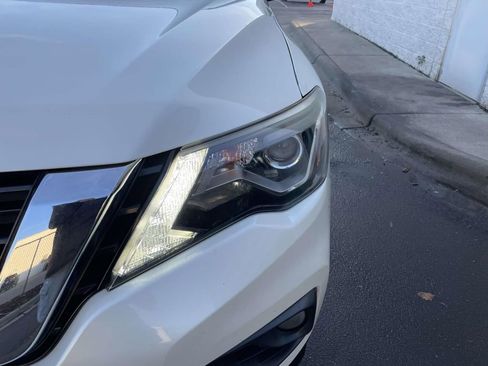 Used 2017 Nissan Pathfinder SV w/ Trailer Tow Package image 12