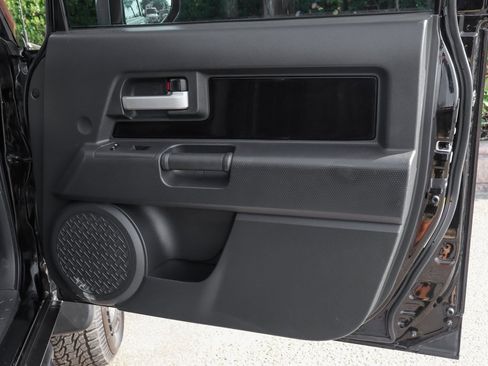 Used 2014 Toyota FJ Cruiser 4WD image 41