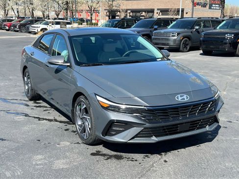 New 2026 Hyundai Elantra Limited FWD image 4