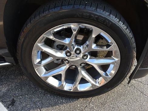 Used 2017 Cadillac Escalade Luxury AWD/4WD image 35