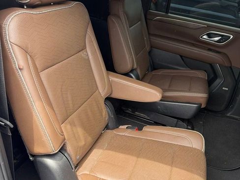 Used 2022 Chevrolet Suburban High Country AWD/4WD image 38