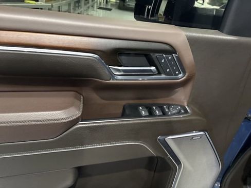 Used 2024 GMC Sierra 2500 Denali w/ Denali Reserve Package image 12