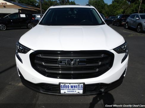 Used 2019 GMC Terrain SLE w/ Driver Convenience Package FWD image 2