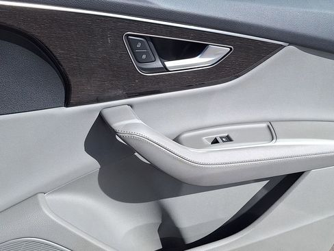 Used 2024 Audi Q7 3.0T Premium Plus image 28