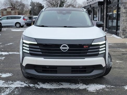 Used 2025 Nissan Kicks SR w/ SR Premium Package image 2