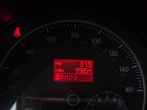 Used 2009 Volkswagen Beetle S image 18