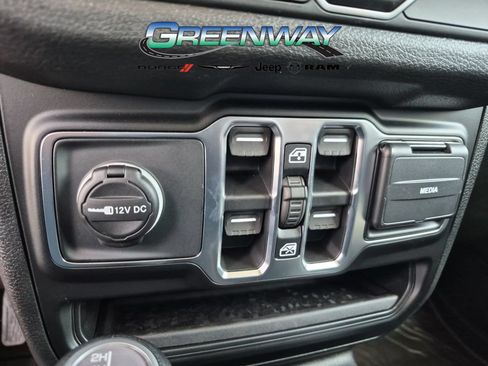 Used 2026 Jeep Wrangler Unlimited Sport AWD/4WD image 17