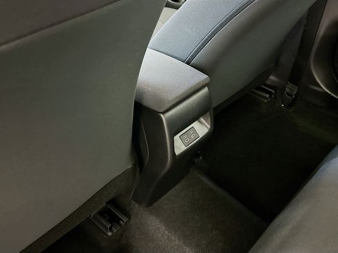 Used 2025 Toyota Corolla LE image 28