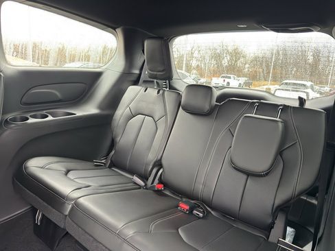 New 2026 Chrysler Pacifica Select FWD image 34