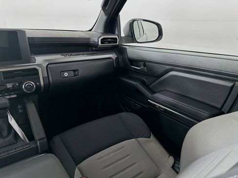 Used 2024 Toyota Tacoma TRD Sport AWD/4WD image 31