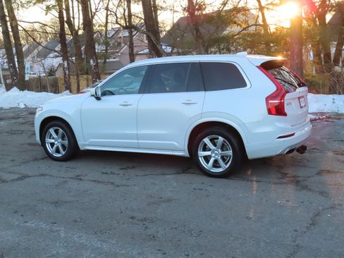 Used 2020 Volvo XC90 T6 Momentum image 3