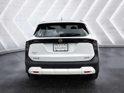 New 2025 Nissan Kicks S image 9