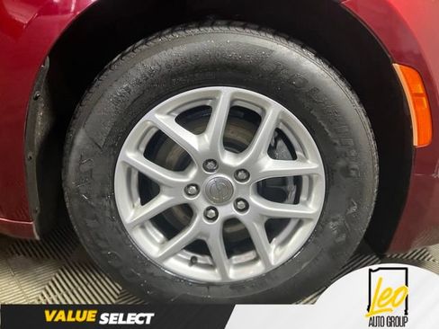 Used 2017 Chrysler Pacifica Touring FWD image 23