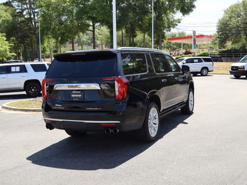 Used 2023 GMC Yukon XL Denali w/ Advanced Technology Package AWD/4WD image 9