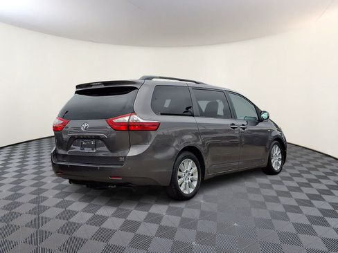 Used 2016 Toyota Sienna XLE Premium AWD/4WD image 5