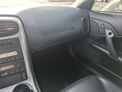 Used 2005 Chevrolet Corvette Coupe w/ Preferred Equipment Group image 16