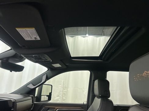 Used 2024 Chevrolet Silverado 3500 High Country w/ High Country Premium Package image 25