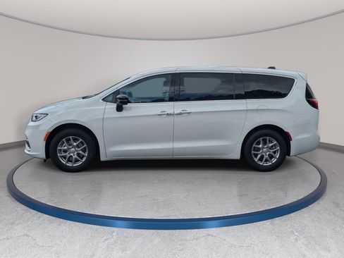 New 2026 Chrysler Pacifica Select FWD image 8