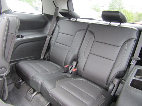 Used 2018 GMC Acadia SLT image 16