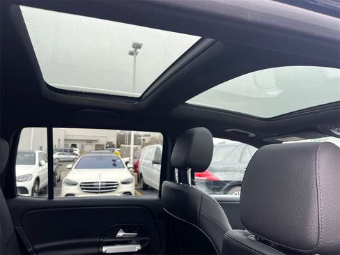 Certified 2022 Mercedes-Benz GLB 250 4MATIC image 18