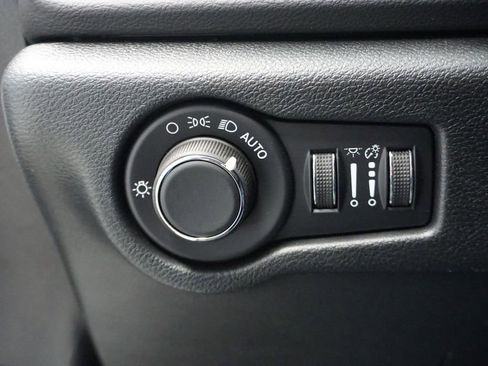 New 2026 Chrysler Voyager LX image 31