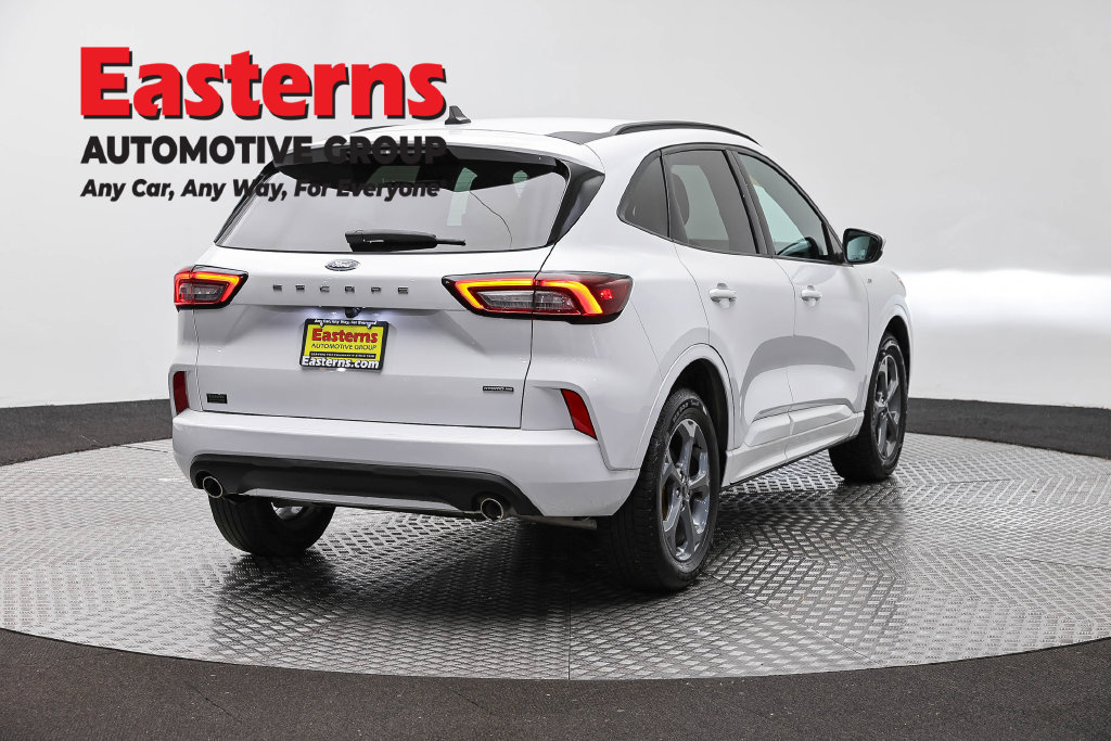 Used 2023 Ford Escape ST-Line Select AWD/4WD image 6
