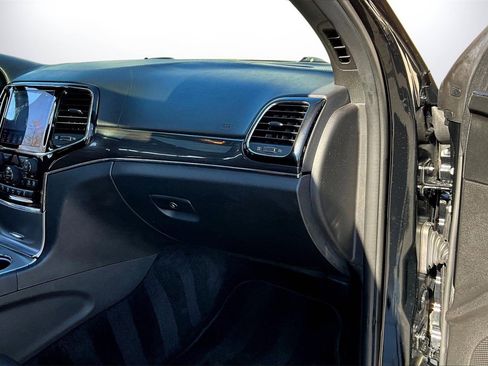 Used 2019 Jeep Grand Cherokee Overland image 20