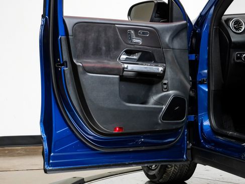 Used 2024 Mercedes-Benz GLB 250 image 38