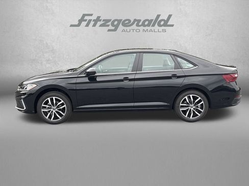 New 2026 Volkswagen Jetta SE FWD image 3
