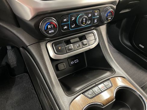 Certified 2023 GMC Acadia SLE w/ Driver Convenience Package image 33