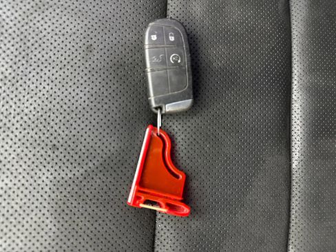 Used 2019 Jeep Grand Cherokee Altitude RWD image 52