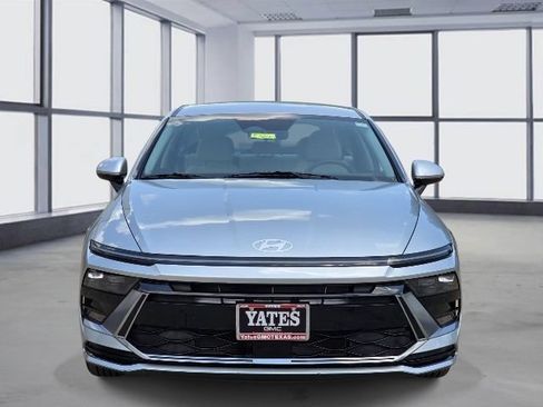 Used 2025 Hyundai Sonata SEL FWD image 2